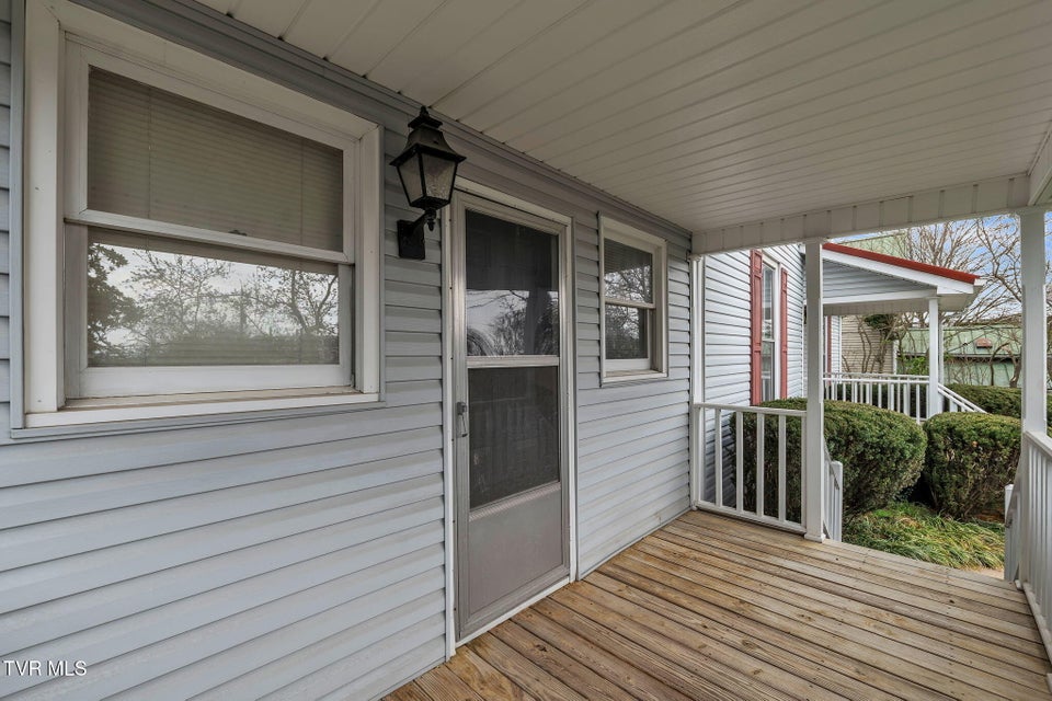 Photo #12: 158 Valley Street