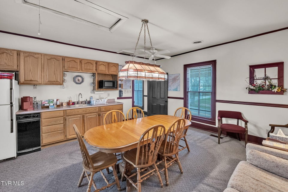 Photo #40: 158 Valley Street