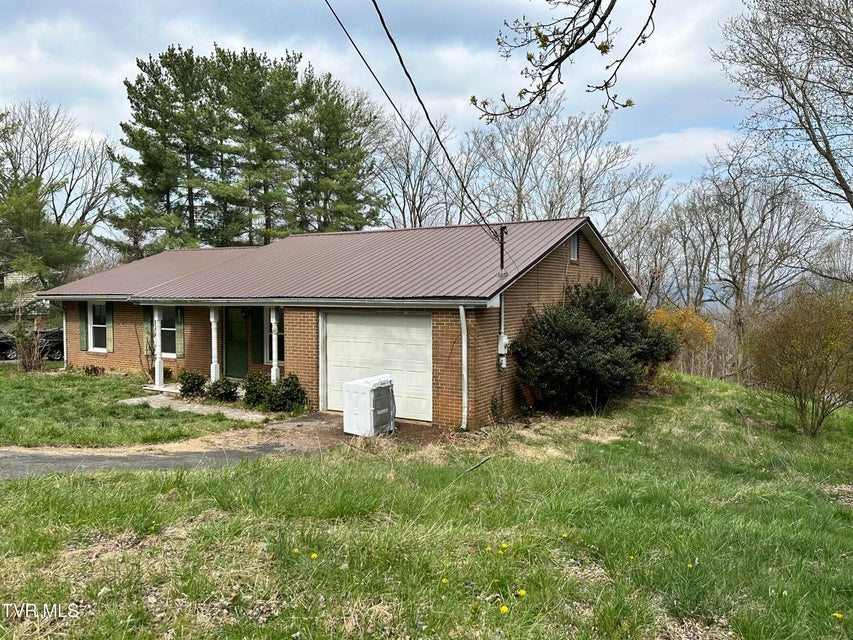 Photo #2: 4624 Woodcliff Drive