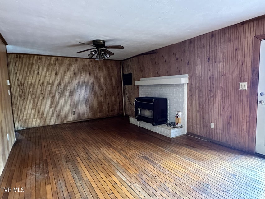 Photo #8: 4624 Woodcliff Drive