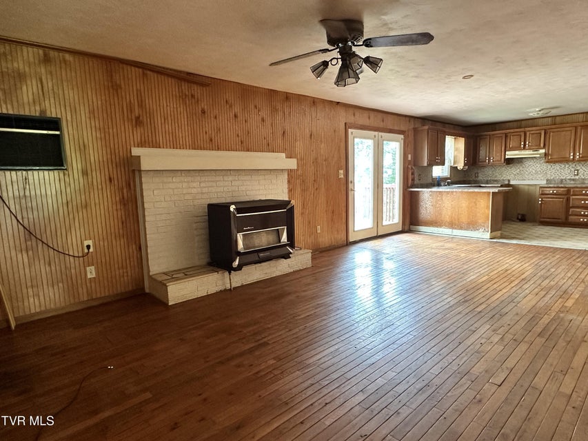 Photo #9: 4624 Woodcliff Drive