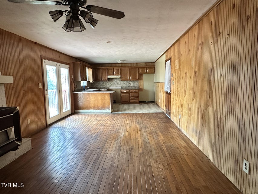 Photo #10: 4624 Woodcliff Drive