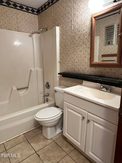 Photo #17: 4624 Woodcliff Drive