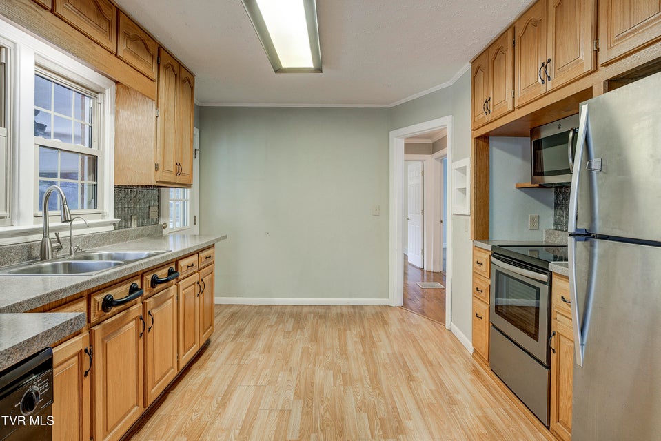 Photo #16: 1208 Robinhood Road