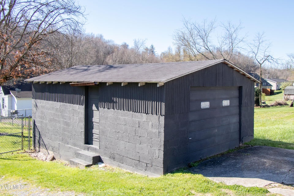 Photo #9: 1826 Pittstown Road