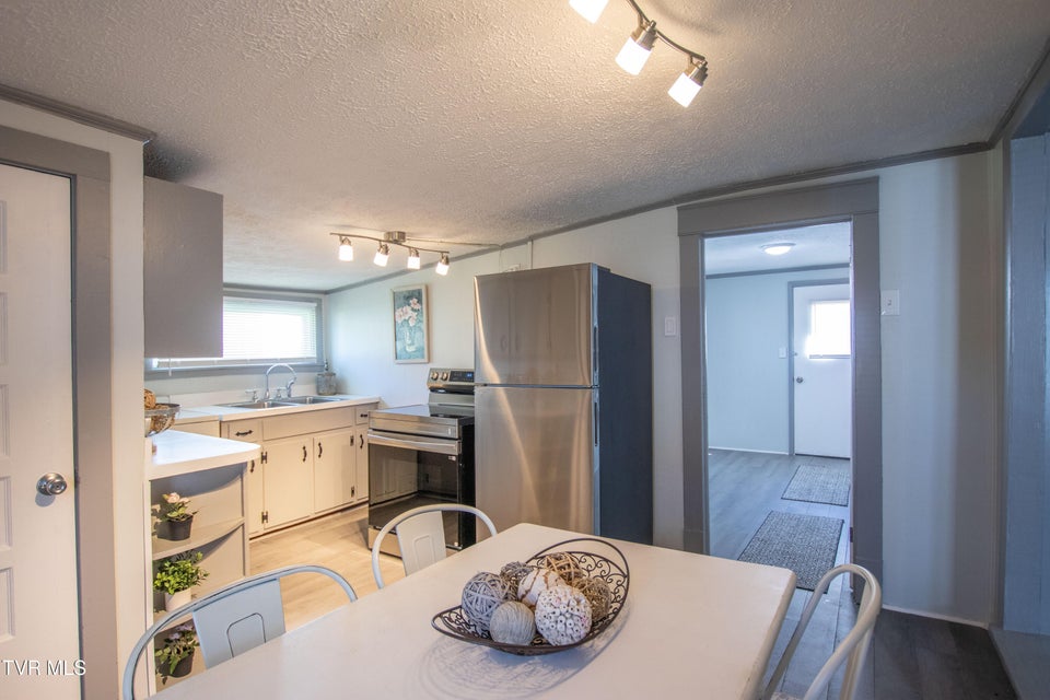 Photo #19: 1826 Pittstown Road