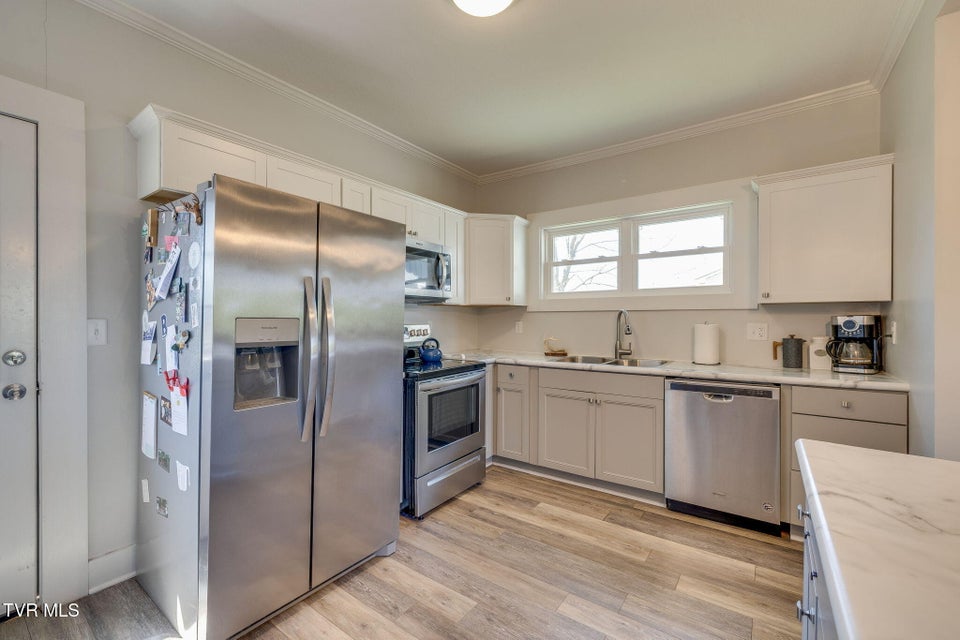 Photo #14: 258 Forest View Drive