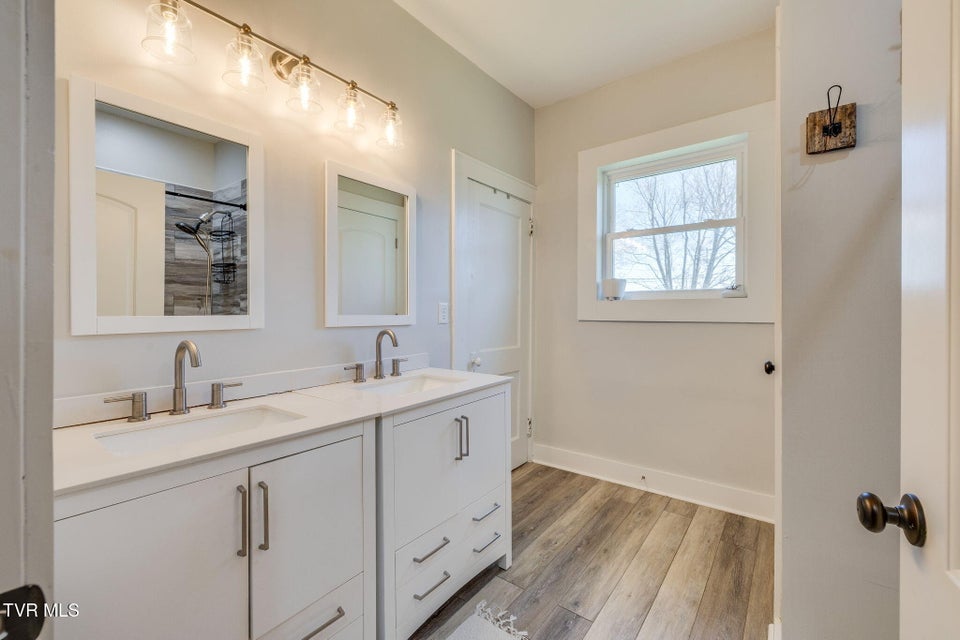 Photo #19: 258 Forest View Drive