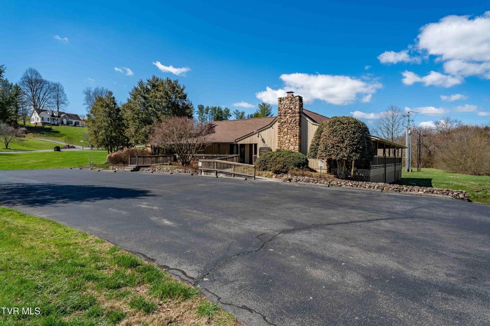 Photo #85: 746 Quail Hollow Drive