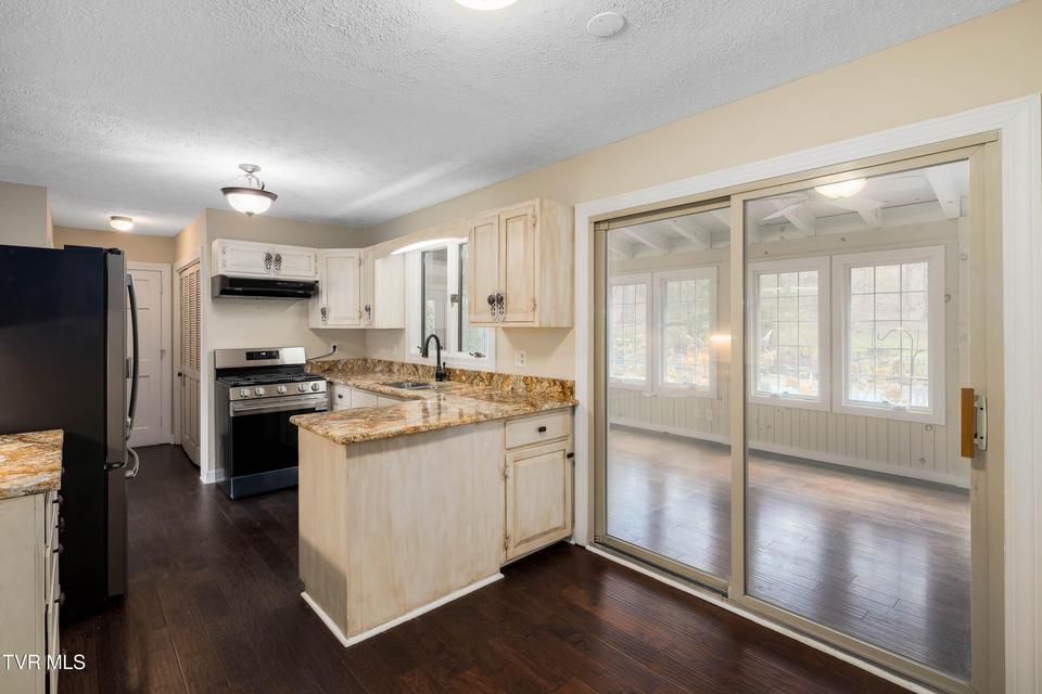 Photo #19: 746 Quail Hollow Drive