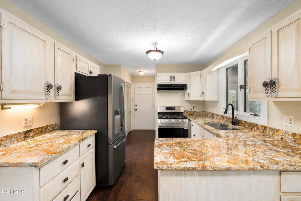 Photo #16: 746 Quail Hollow Drive