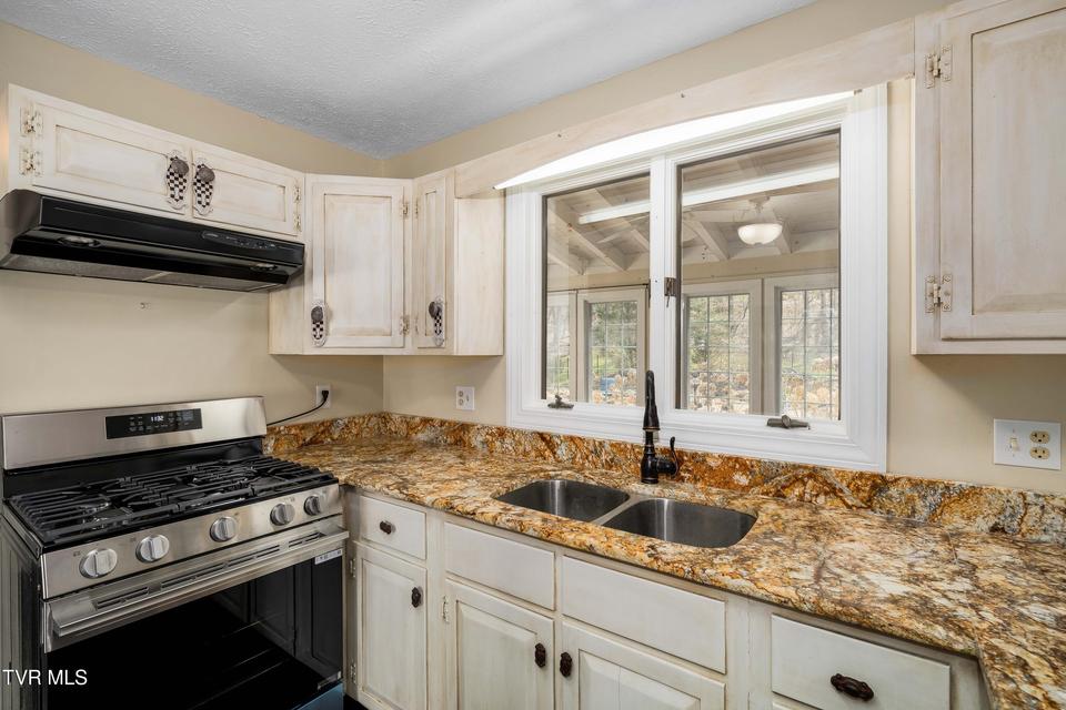 Photo #18: 746 Quail Hollow Drive