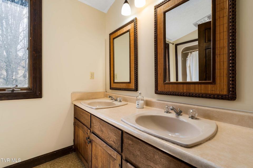 Photo #32: 746 Quail Hollow Drive