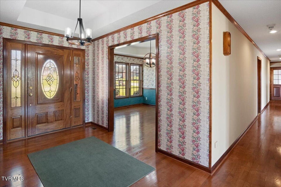 Photo #8: 185 Appian Way