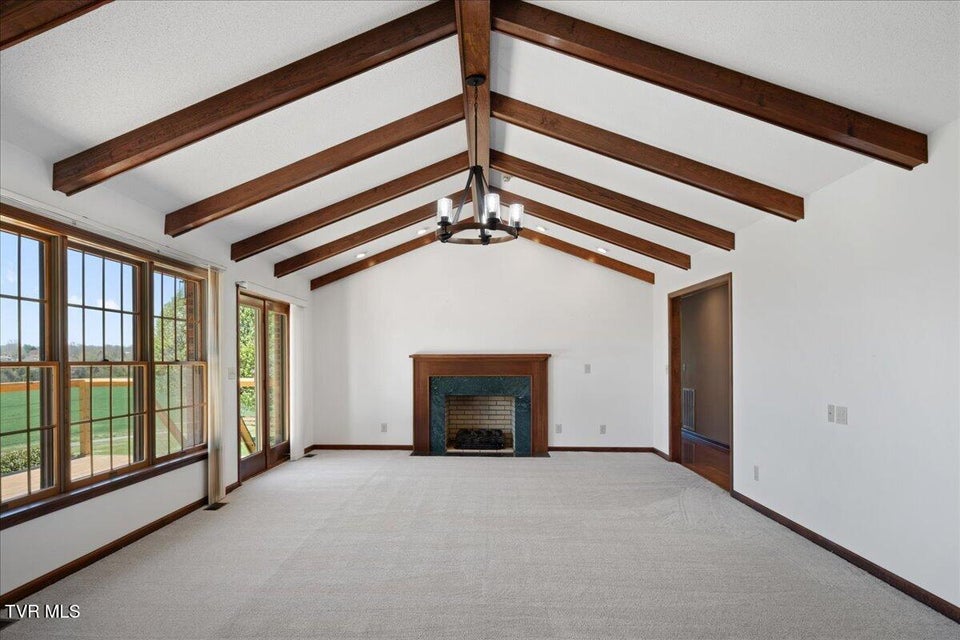 Photo #10: 185 Appian Way