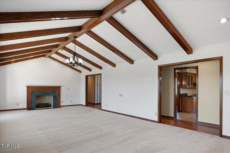 Photo #11: 185 Appian Way