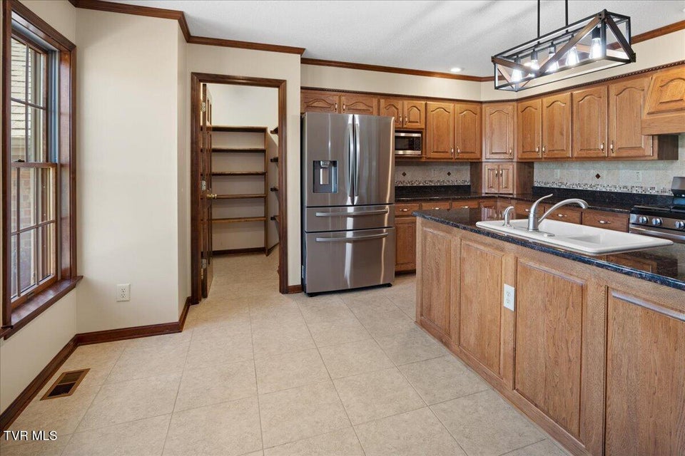 Photo #23: 185 Appian Way