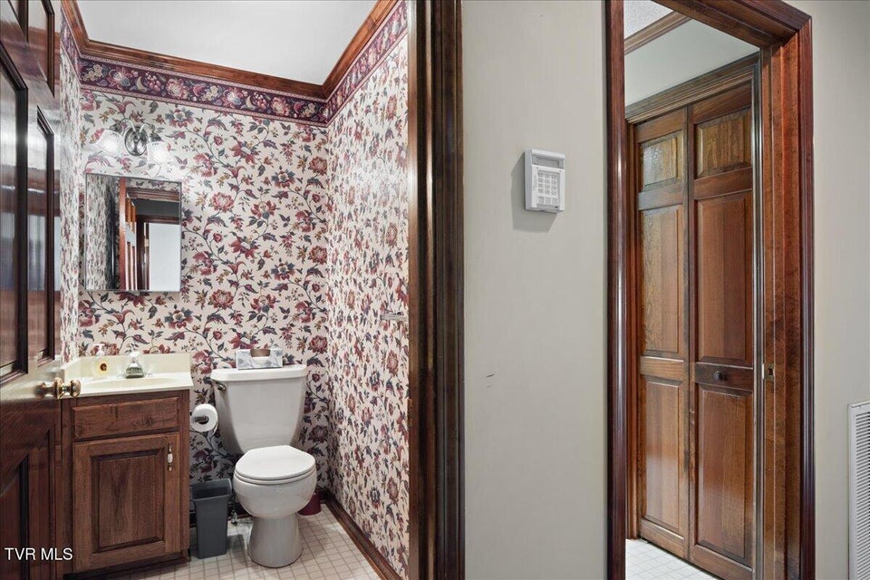 Photo #29: 185 Appian Way