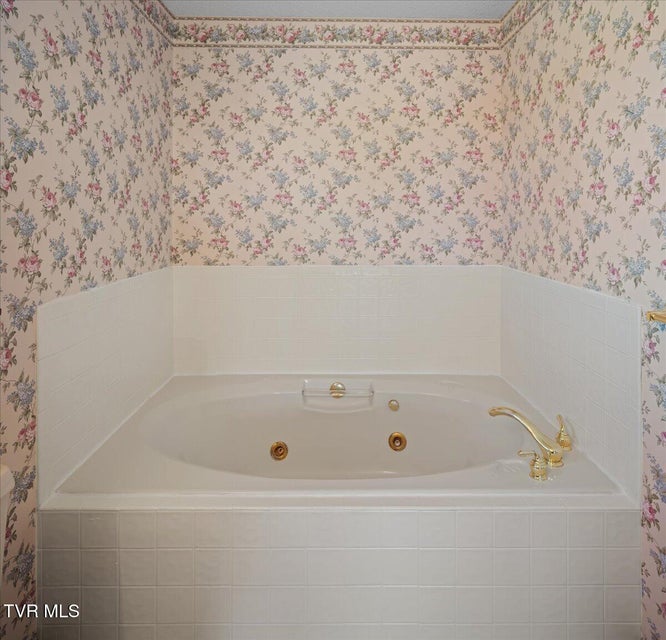 Photo #35: 185 Appian Way