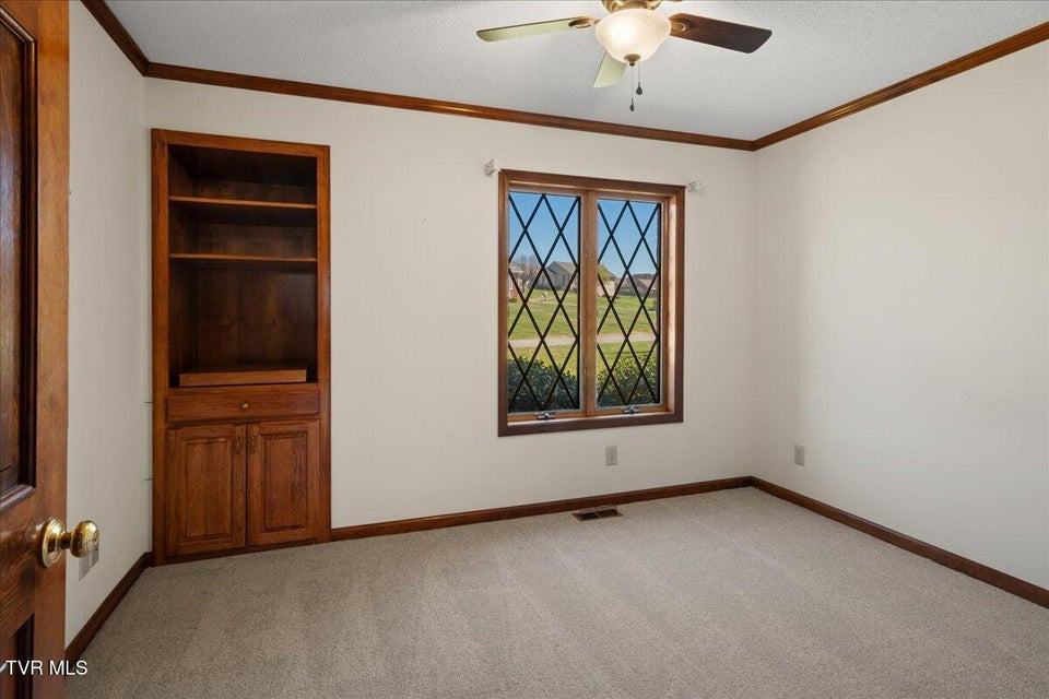 Photo #38: 185 Appian Way