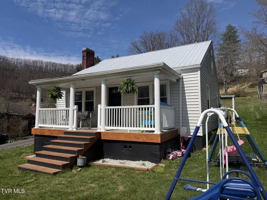 Photo #3: 723 Park Avenue