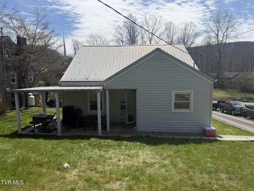 Photo #10: 723 Park Avenue