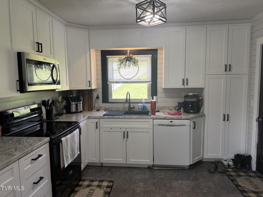 Photo #14: 723 Park Avenue