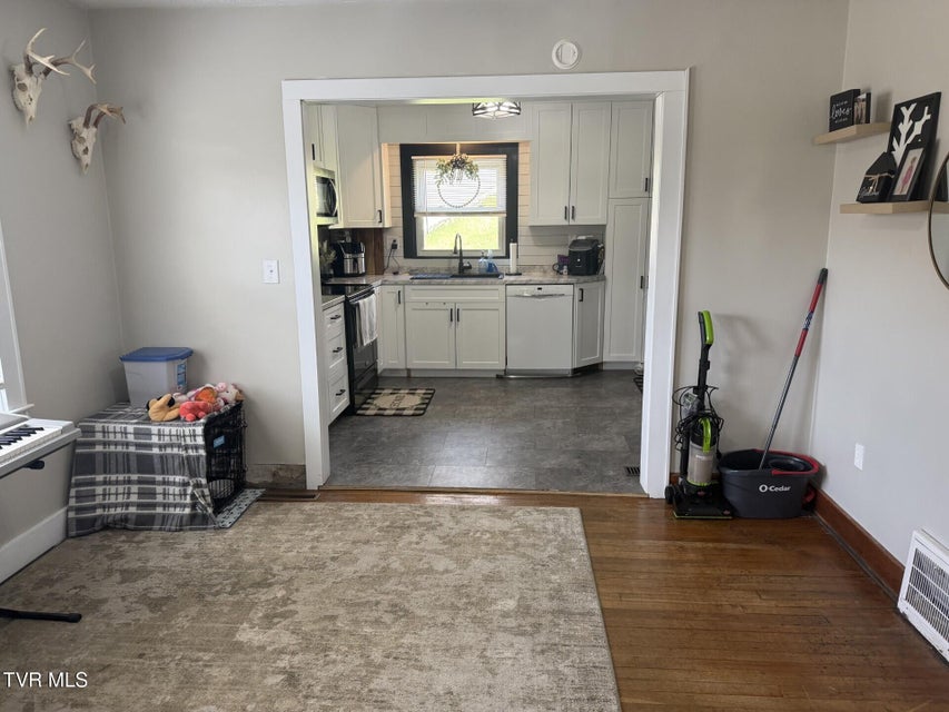 Photo #19: 723 Park Avenue