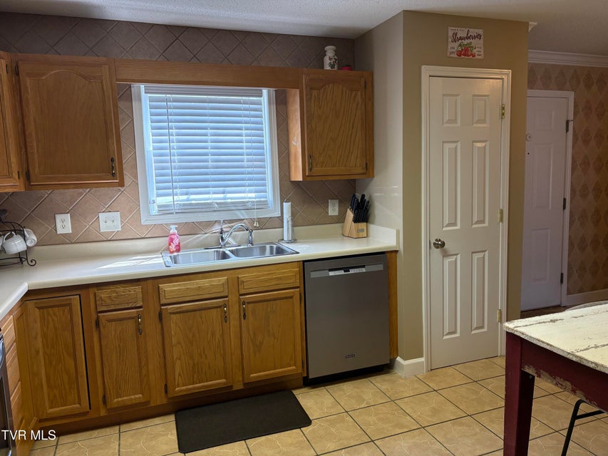 Photo #6: 2101 Cherokee Road