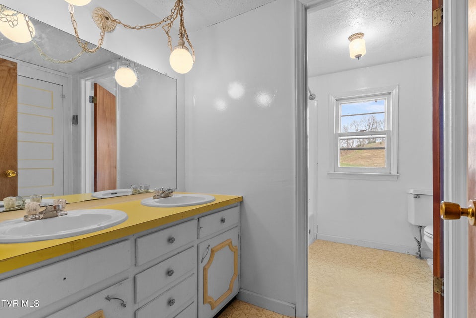 Photo #28: 4025 Fox Creek Road