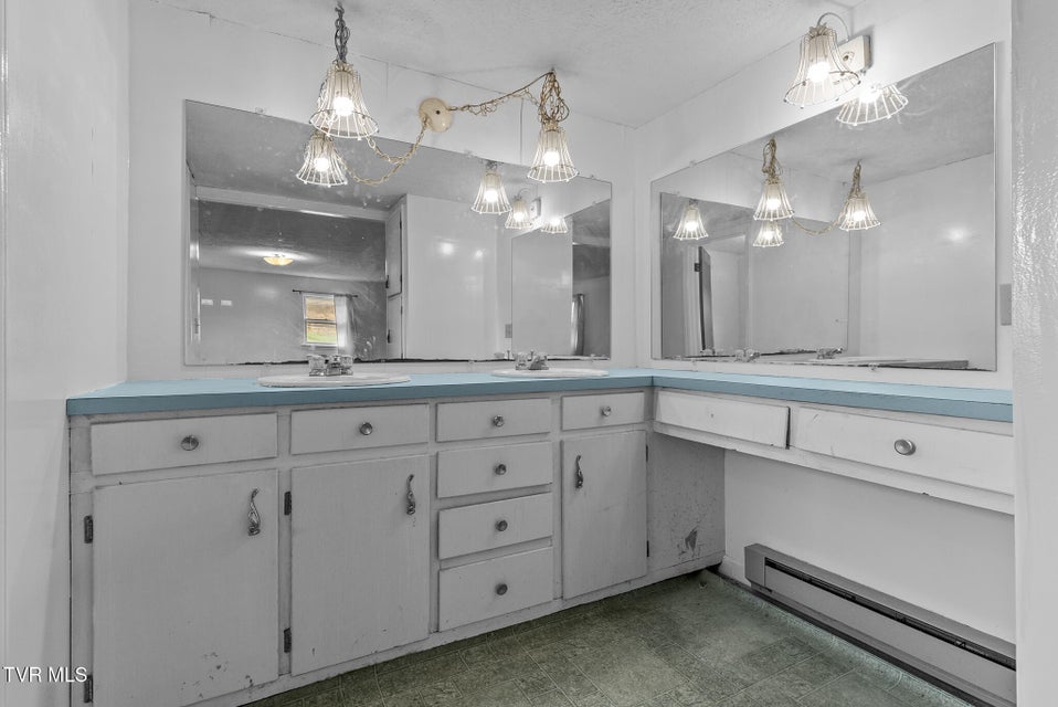 Photo #33: 4025 Fox Creek Road