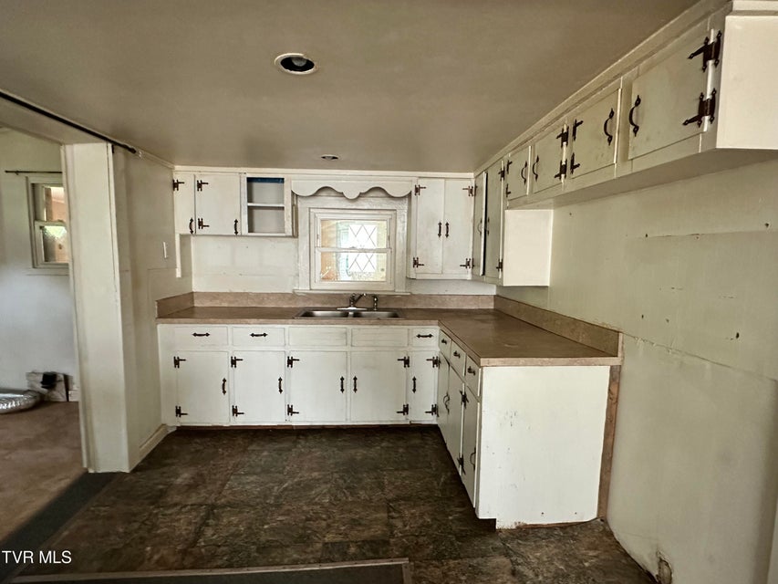 Photo #9: 702 Speedwell Road