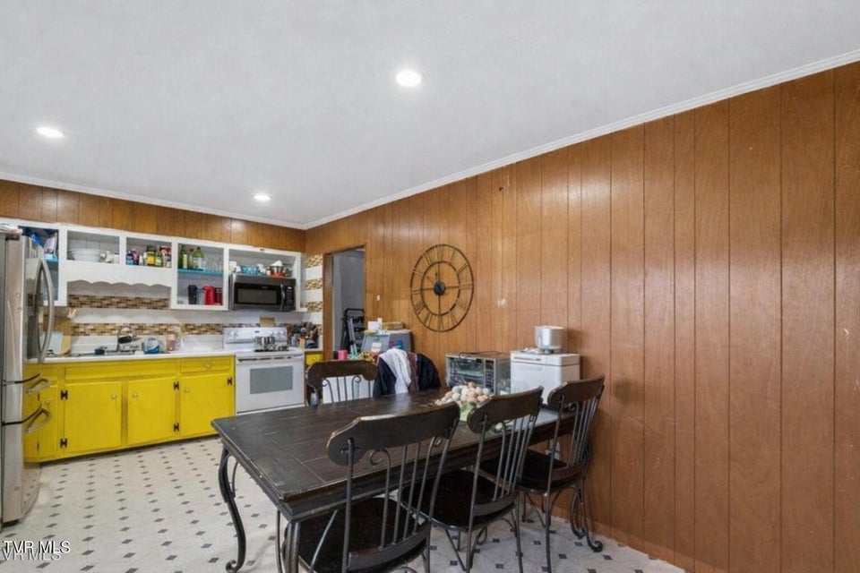 Photo #7: 2002 Ivanhoe Road
