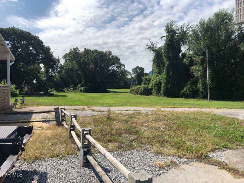 Photo #9: 724 Plantation Road