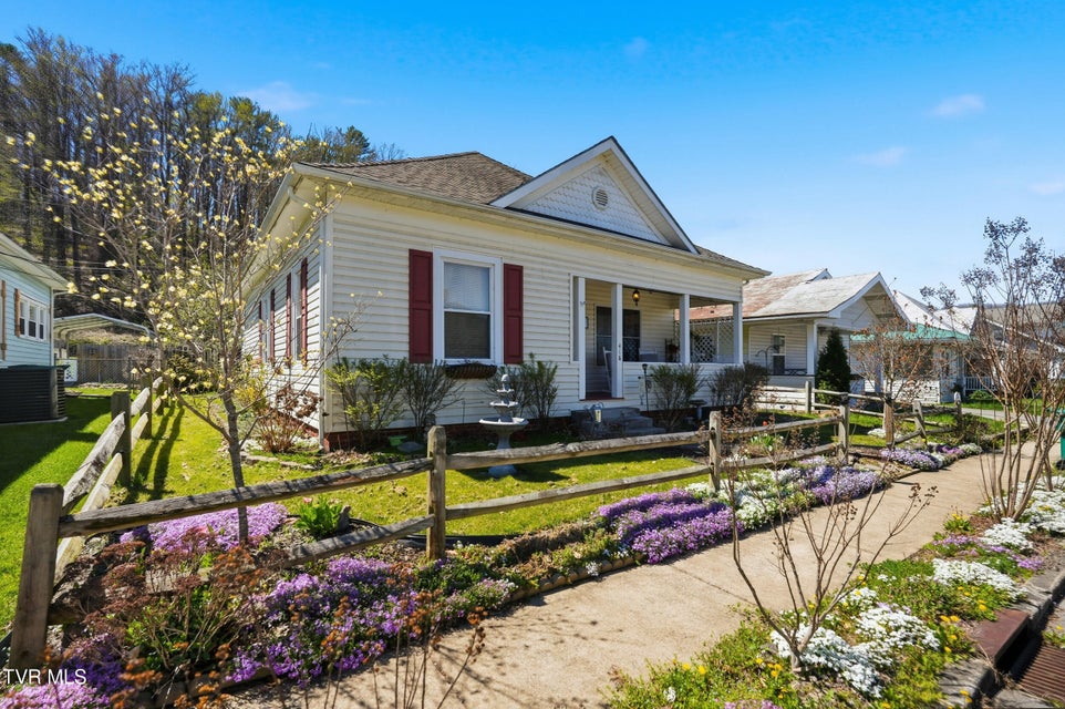 Photo #2: 418 Opekiska Street