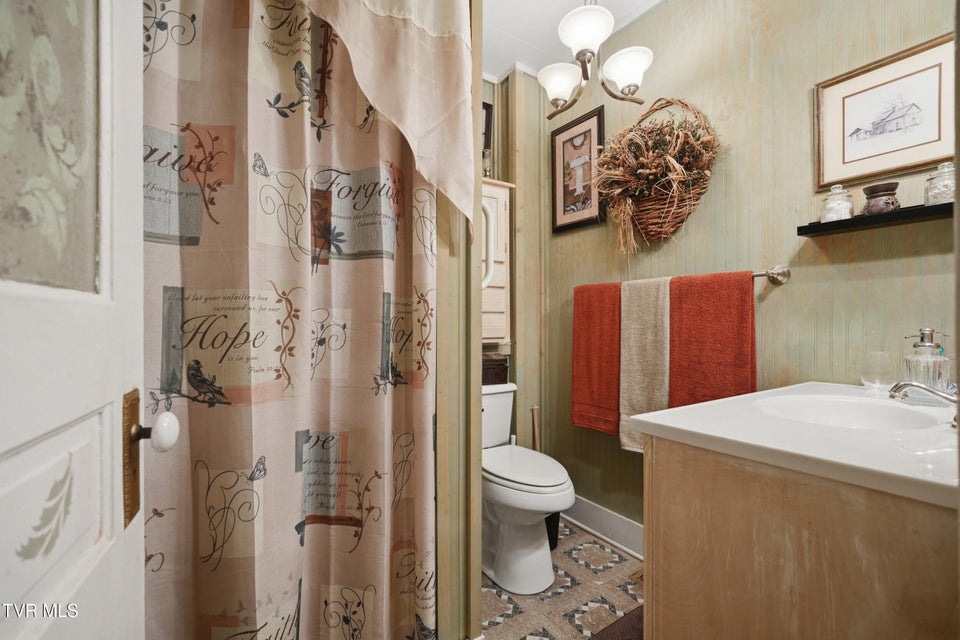 Photo #17: 418 Opekiska Street