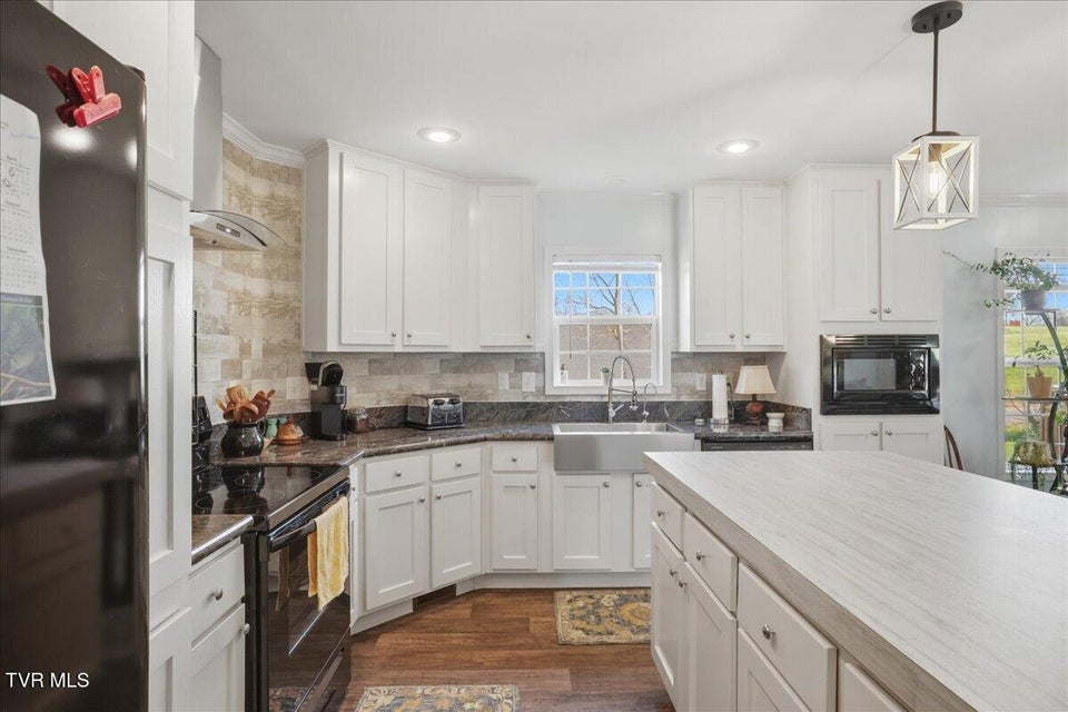 Photo #7: 170 Creek View Way