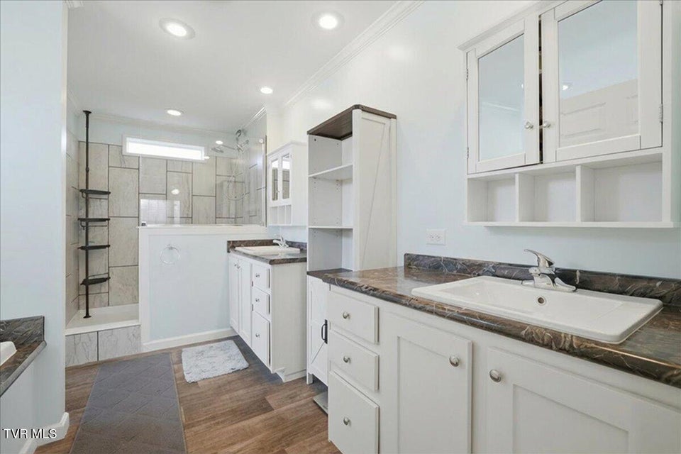 Photo #19: 170 Creek View Way