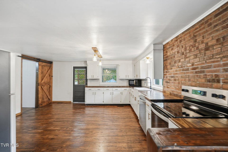 Photo #11: 4849 Sinking Creek Highway