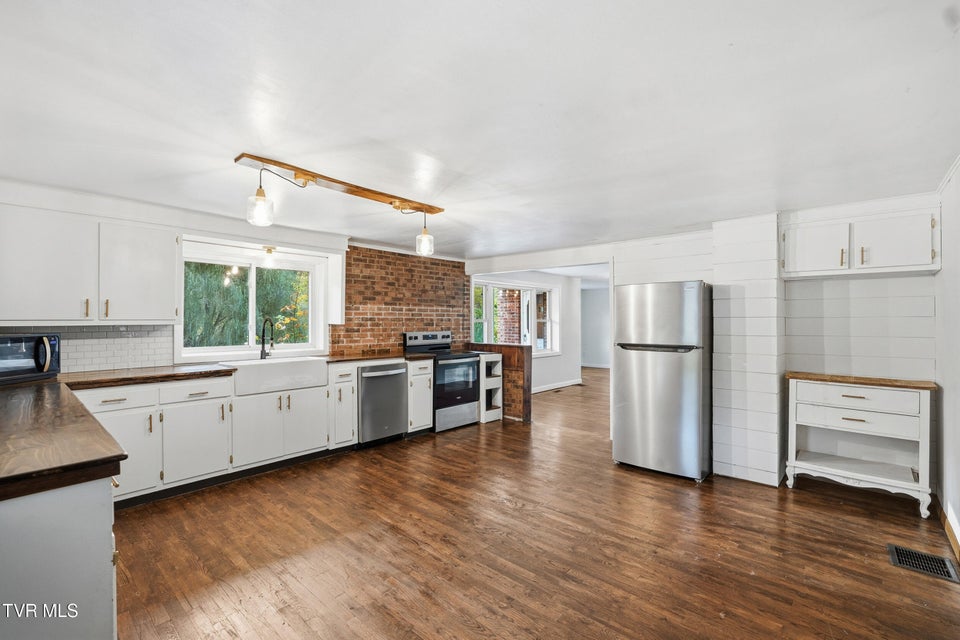 Photo #12: 4849 Sinking Creek Highway