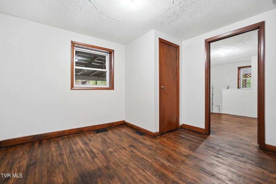 Photo #16: 4849 Sinking Creek Highway