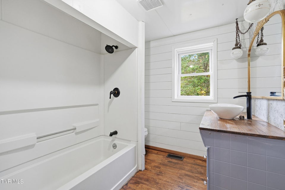 Photo #19: 4849 Sinking Creek Highway