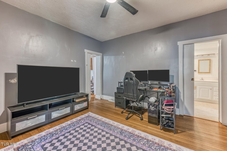 Photo #16: 440 Love Street