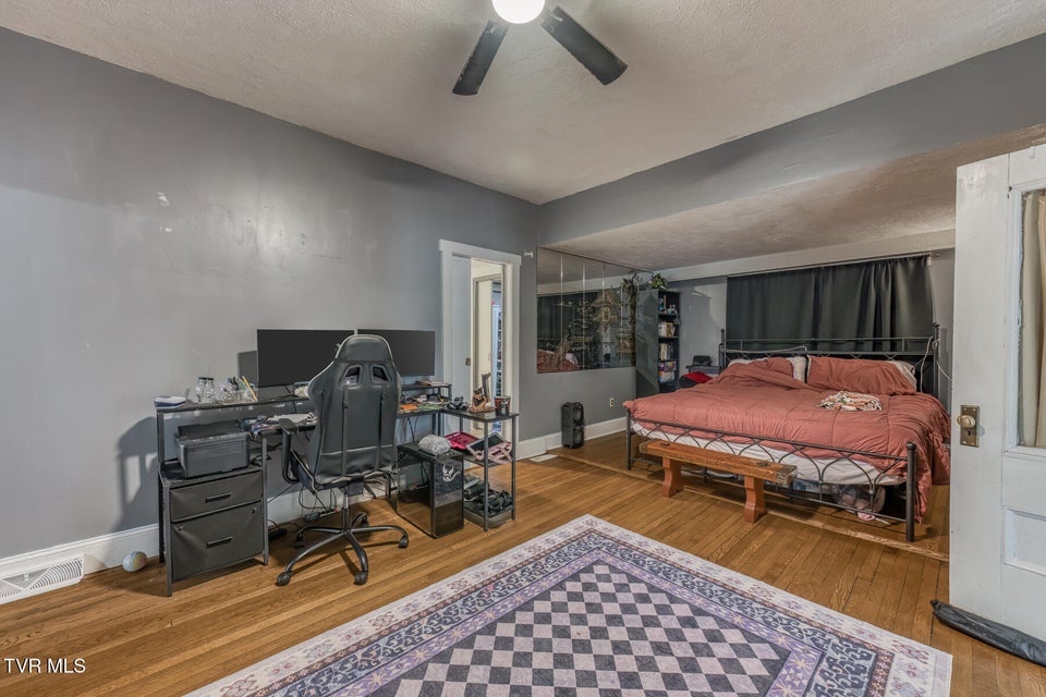 Photo #17: 440 Love Street