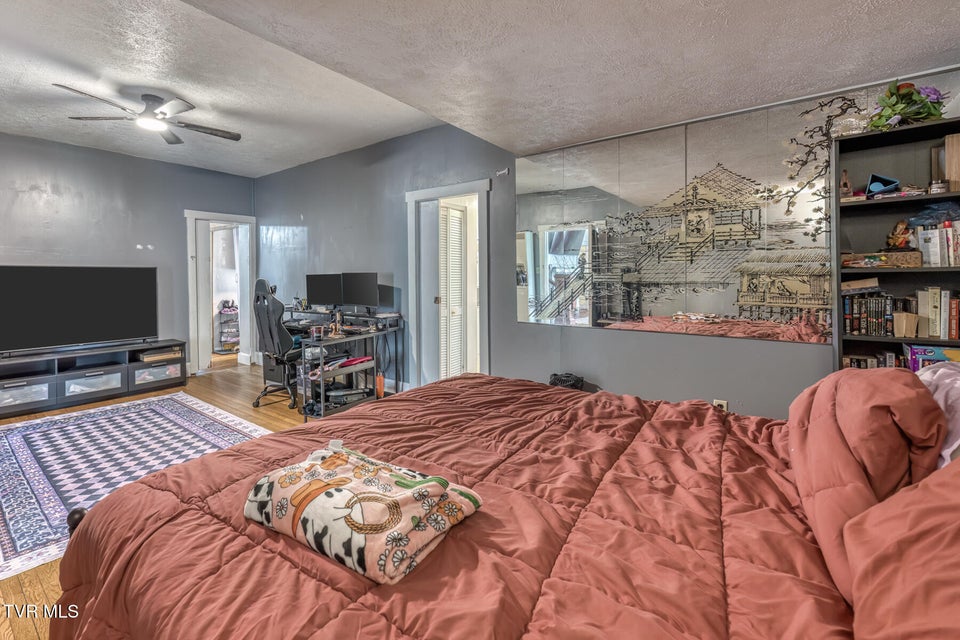 Photo #19: 440 Love Street