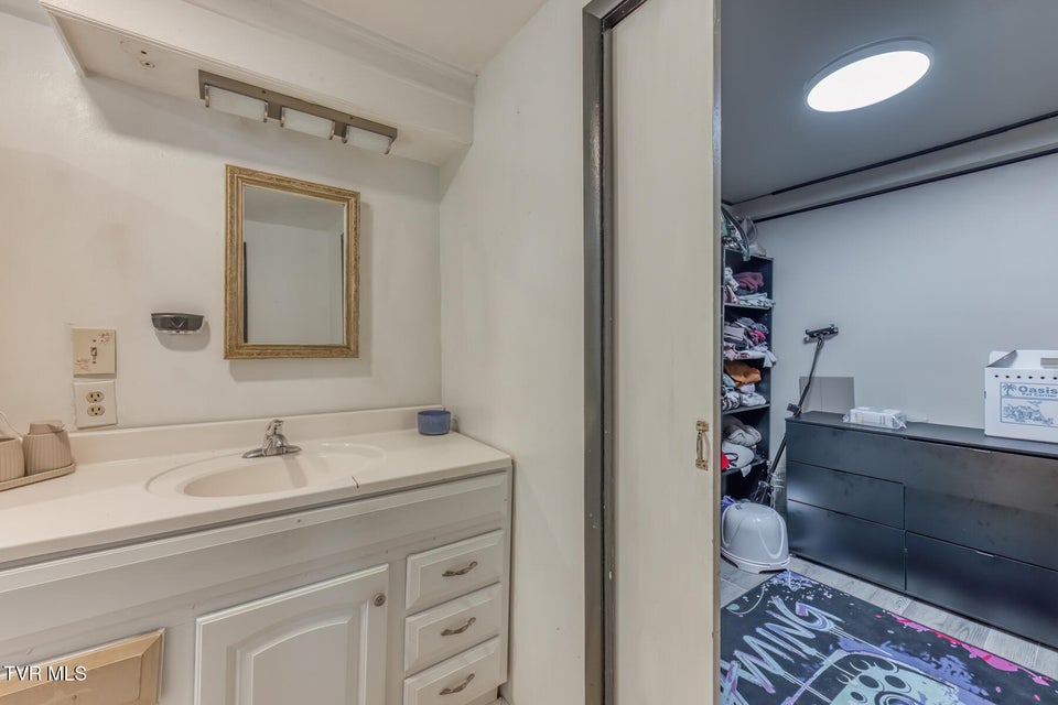 Photo #20: 440 Love Street