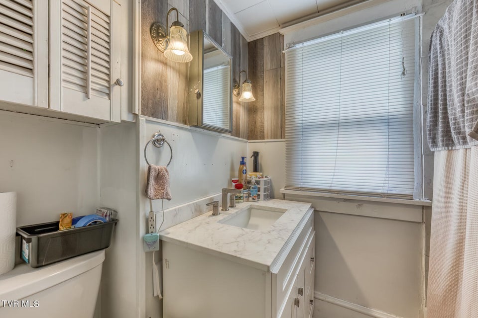 Photo #23: 440 Love Street