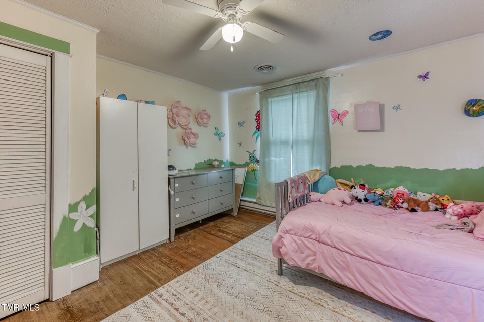 Photo #25: 440 Love Street