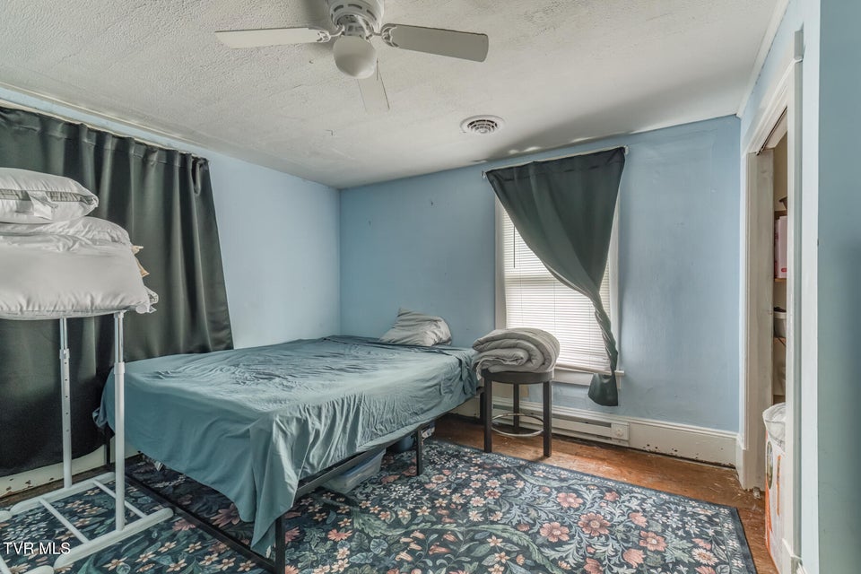 Photo #26: 440 Love Street