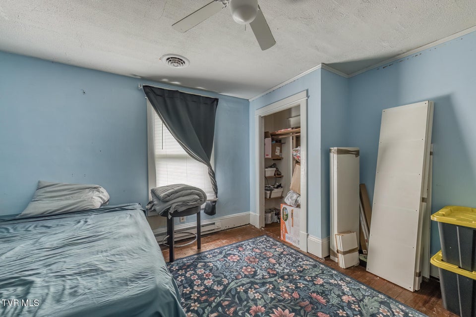 Photo #27: 440 Love Street